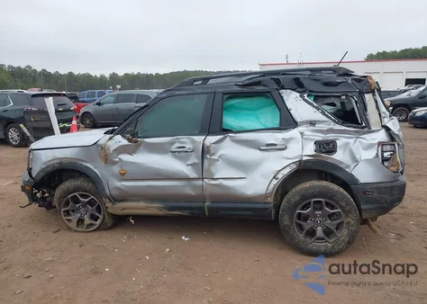 2022 Ford Bronco Sport Badlands z USA, uszkodzony, nr VIN 3FMCR9D98NRD33176